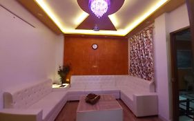 Karni Villa Lovely 2 Bhk Appt And Terrace